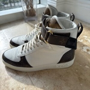 Louis vuitton sneaks